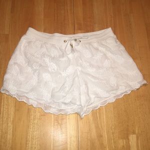 Lilly Pullitzer white pineapple shorts NWT